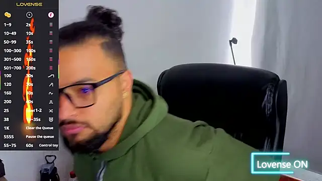 Snapshot of Ernesto-Rodriguez82 chatting on November 2025 04:01:02 PM Ernesto-Rodriguez82 online show from November 2025 04:01:02 PM