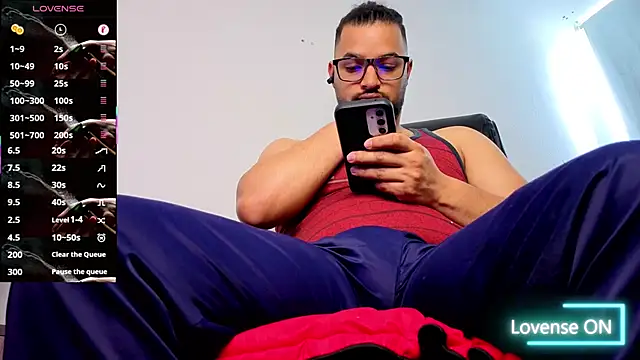 Snapshot of Ernesto-Rodriguez82 chatting on November 2025 03:35:02 PM Ernesto-Rodriguez82 online show from November 2025 03:35:02 PM