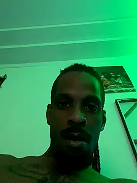 Snapshot of Taydagr8 chatting on December 2025 07:03:01 AM Taydagr8 online show from December 2025 07:03:01 AM