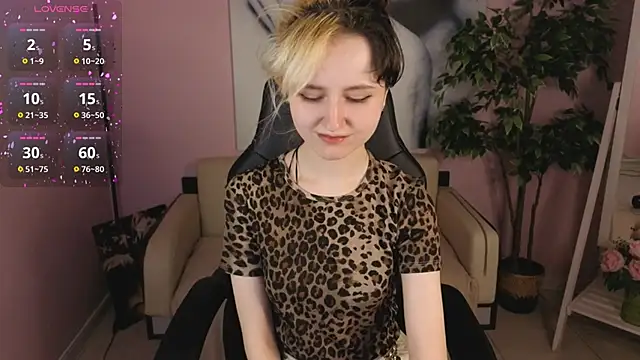 girl next doorr online show from March 2026 01:11:02 PM