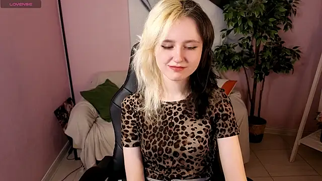 girl next doorr online show from April 2026 01:36:01 PM