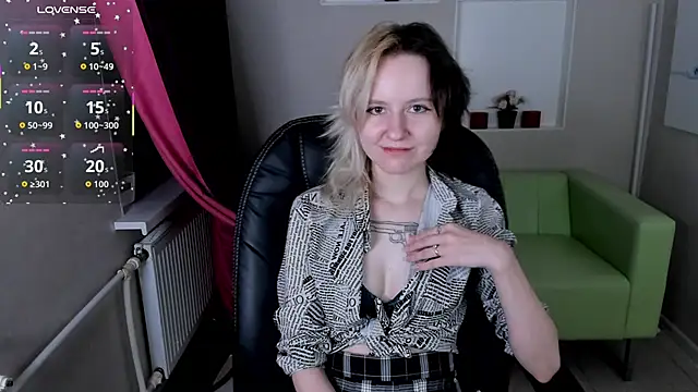 girl next doorr online show from October 2025 01:21:02 PM