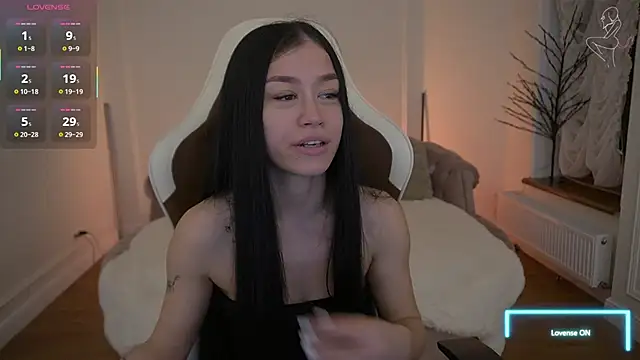 Snapshot of FataleNellie chatting on April 2026 08:57:02 PM FataleNellie online show from April 2026 08:57:02 PM