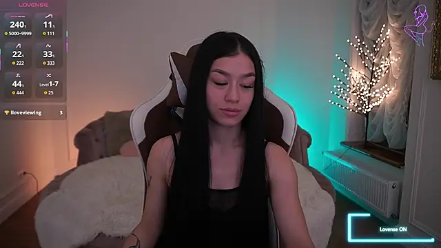 Snapshot of FataleNellie chatting on April 2026 08:57:02 PM FataleNellie online show from April 2026 08:57:02 PM