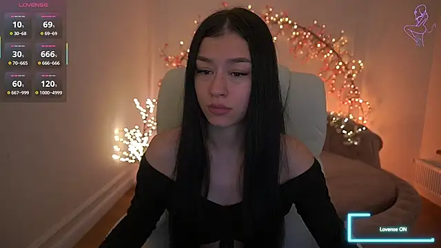 Snapshot of FataleNellie chatting on June 2026 08:31:01 PM FataleNellie online show from June 2026 08:31:01 PM