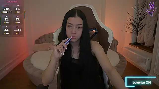 Snapshot of FataleNellie chatting on May 2026 08:45:02 PM FataleNellie online show from May 2026 08:45:02 PM