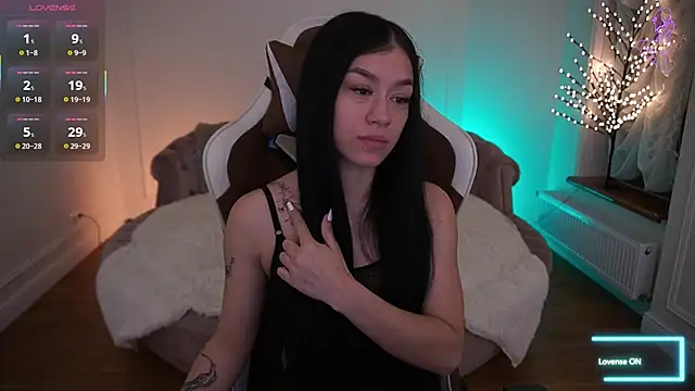 Snapshot of FataleNellie chatting on April 2026 08:49:01 PM FataleNellie online show from April 2026 08:49:01 PM