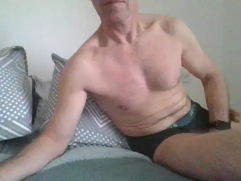 fergi1999 online show from April 2026 08:32:02 AM