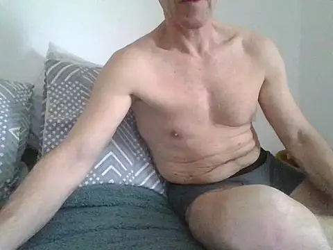 fergi1999 online show from April 2026 01:27:01 PM