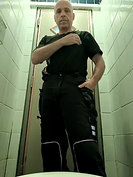 fergi1999 online show from February 2026 04:23:01 AM