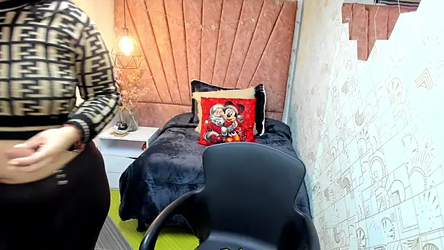 Lia Blake  online show from December 2025 12:31:01 PM