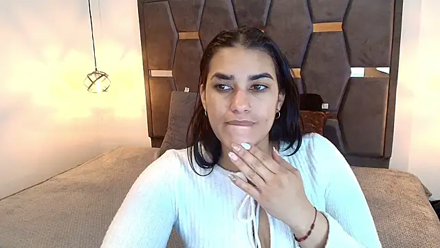 Lia Blake  online show from April 2026 01:06:02 PM