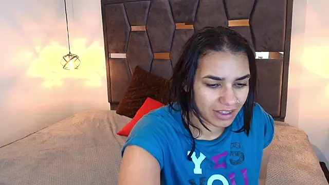 Lia Blake  online show from April 2026 11:33:02 AM