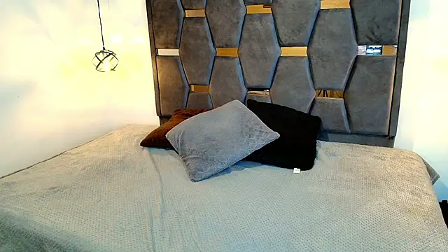 Lia Blake  online show from April 2026 11:56:02 AM