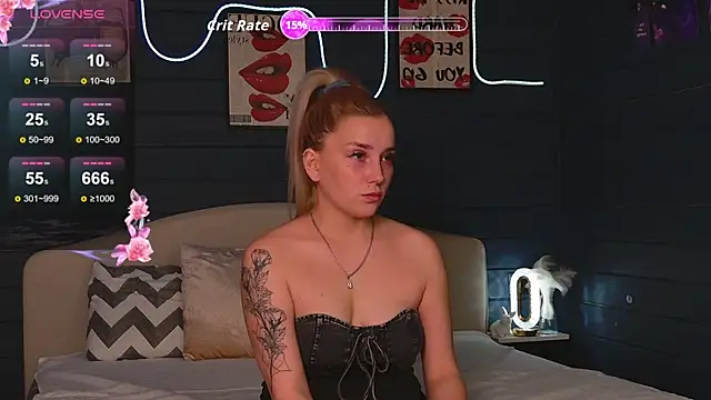 Snapshot of Crystal_Jull chatting on October 2025 01:33:02 PM Crystal Jull online show from October 2025 01:33:02 PM