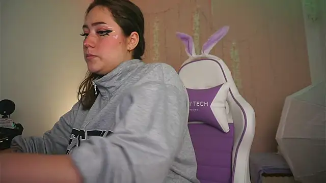 Snapshot of Violet_moon24 chatting on November 2025 09:47:02 PM Violet moon24 online show from November 2025 09:47:02 PM