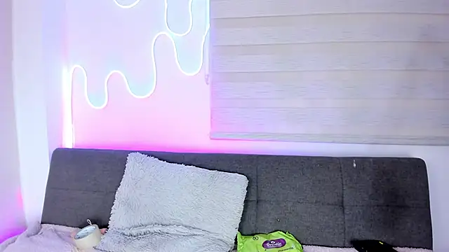 missweetpeach online show from January 2026 12:58:02 AM