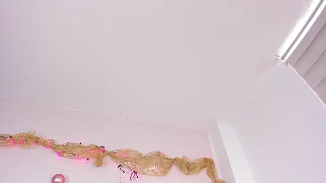 missweetpeach online show from December 2025 07:30:01 PM