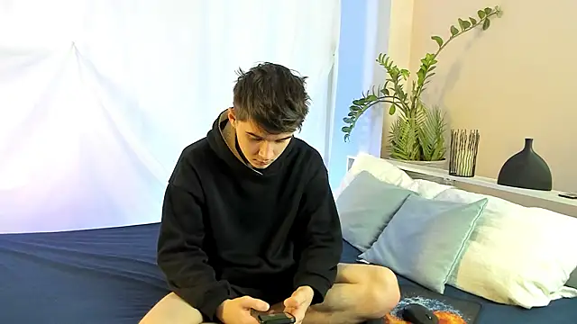 SherlockMax online show from February 2026 07:32:01 PM