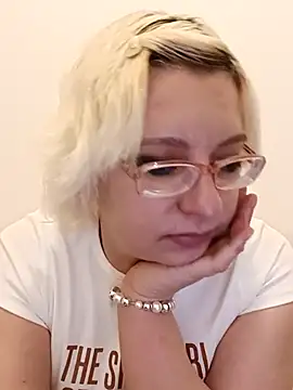 VikaKing online show from November 2025 08:13:01 PM