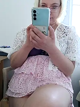 VikaKing online show from December 2025 12:55:01 PM