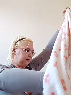 VikaKing online show from November 2025 10:08:01 AM