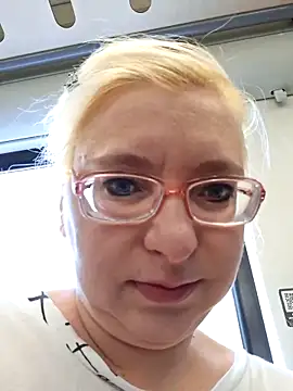 Snapshot of VikaKing chatting on January 2026 10:08:02 AM VikaKing online show from January 2026 10:08:02 AM