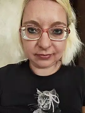 Snapshot of VikaKing chatting on May 2026 09:42:02 AM VikaKing online show from May 2026 09:42:02 AM