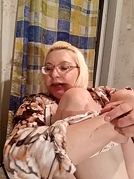 VikaKing online show from April 2026 07:49:01 PM