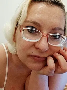 VikaKing online show from October 2025 08:31:02 PM