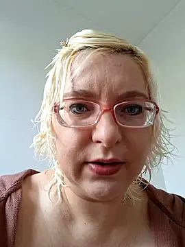 VikaKing online show from December 2025 11:11:01 AM