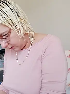 VikaKing online show from October 2025 10:03:02 AM