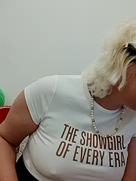 VikaKing online show from November 2025 09:51:01 PM