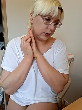 VikaKing online show from November 2025 10:52:01 AM