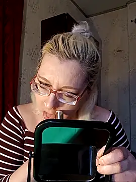 Snapshot of VikaKing chatting on February 2026 01:22:02 PM VikaKing online show from February 2026 01:22:02 PM