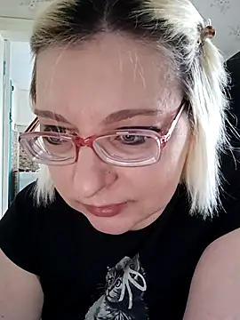 VikaKing online show from March 2026 12:16:02 PM