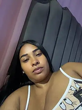 ericajohnson  online show from April 2026 10:43:02 PM