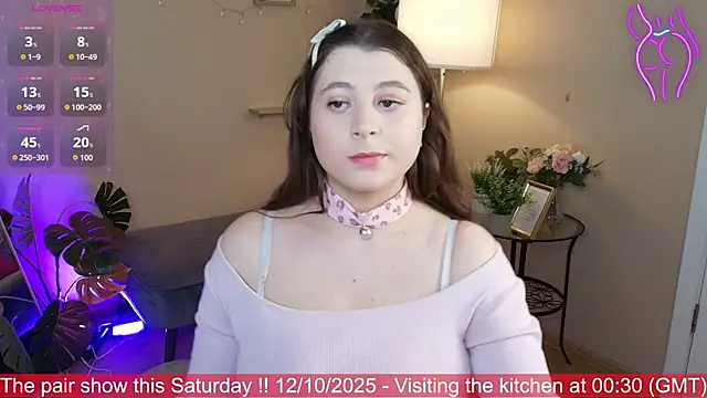 Snapshot of Queen_Michelle_ chatting on October 2025 09:16:01 PM Queen Michelle online show from October 2025 09:16:01 PM