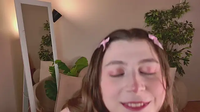 Queen Michelle  online show from March 2026 02:04:02 AM