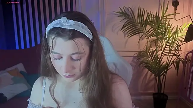 Snapshot of Queen_Michelle_ chatting on September 2025 07:04:01 AM Queen Michelle online show from September 2025 07:04:01 AM