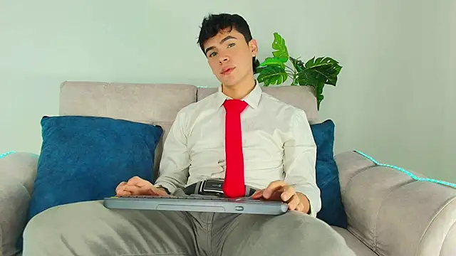 CamiiGuzmanX online show from October 2025 08:02:01 PM