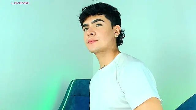 CamiiGuzmanX online show from December 2025 08:14:02 PM