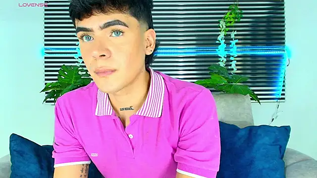 CamiiGuzmanX online show from December 2025 08:44:02 PM