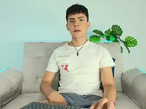CamiiGuzmanX online show from September 2025 07:30:01 PM