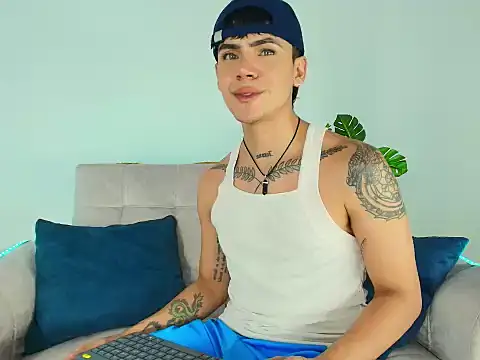 CamiiGuzmanX online show from September 2025 08:38:01 PM