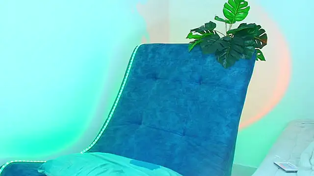 CamiiGuzmanX online show from October 2025 08:27:02 PM