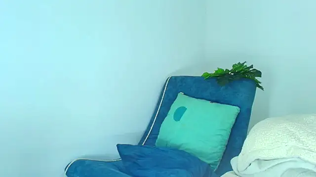 CamiiGuzmanX online show from November 2025 09:40:02 PM