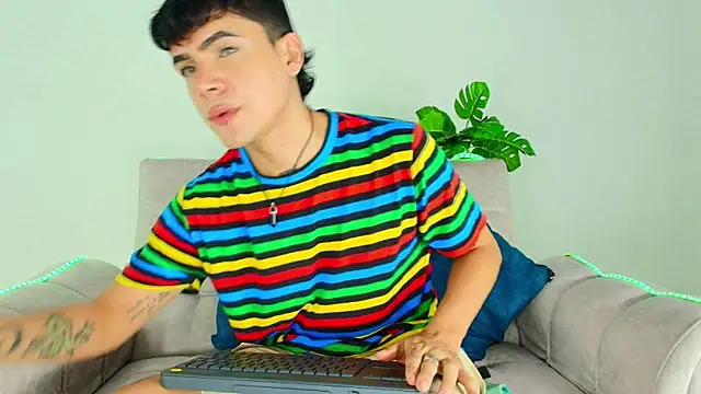 CamiiGuzmanX online show from September 2025 07:31:01 PM