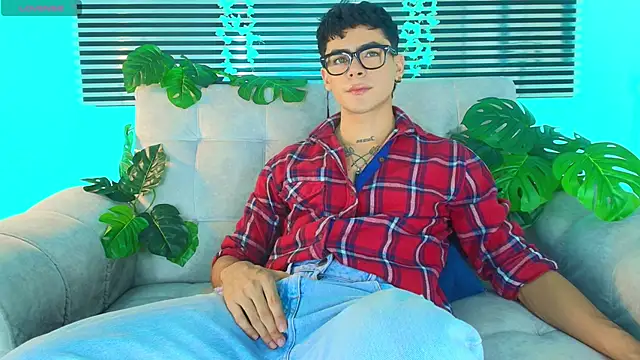 CamiiGuzmanX online show from May 2026 08:37:01 PM