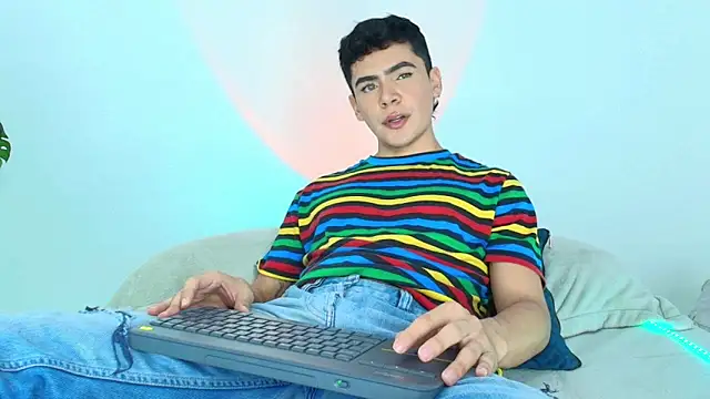CamiiGuzmanX online show from October 2025 07:46:01 PM